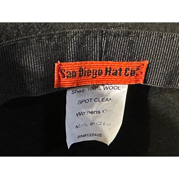 San Diego Black Wool Cloche hat with red rose - Picture 4 of 4